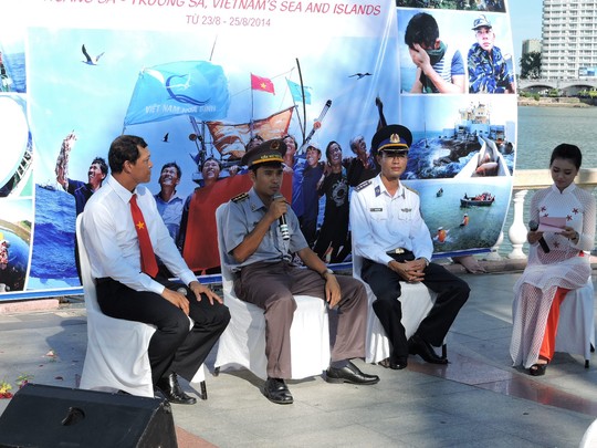 งานนิทรรศการภาพถ่าย “เยาวชนร่วมแรงร่วมใจพิทักษ์รักษาอธิปไตยเหนือทะเลตะวันออก”